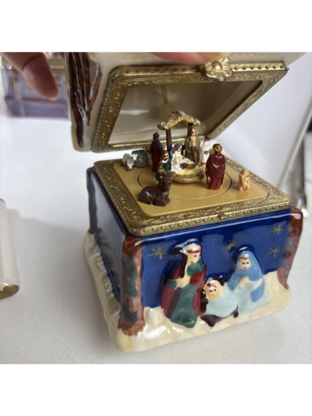 Set of 5 Mr. Christmas Ornaments Hinged Musical Boxes with Animated Carousels - Picture 4 of 8